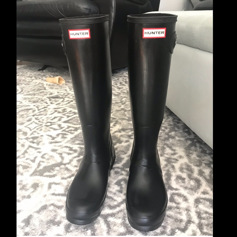 Matte black, classic tall Hunter boots